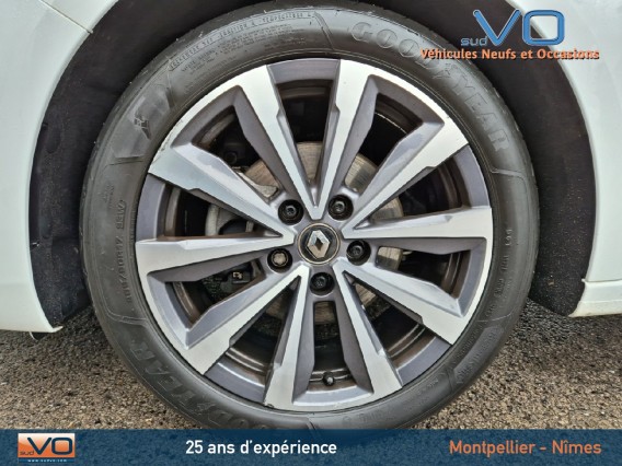 Aperçu de la photo 19 du véhicule RENAULT MEGANE IV BERLINE