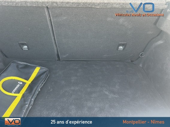 Aperçu de la photo 18 du véhicule RENAULT MEGANE IV BERLINE