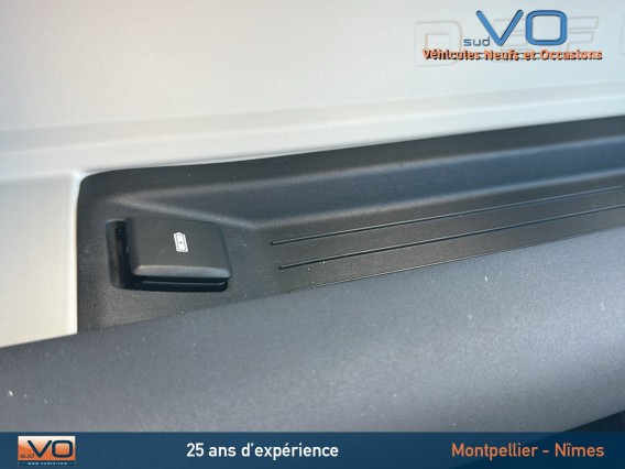 Aperçu de la photo 27 du véhicule LAND-ROVER DEFENDER