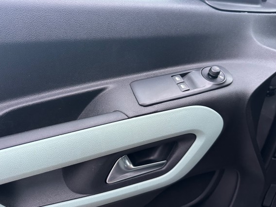 Aperçu de la photo 16 du véhicule CITROEN BERLINGO