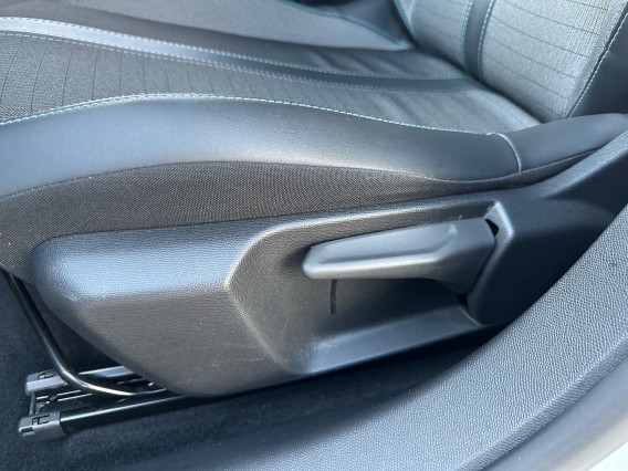 Aperçu de la photo 19 du véhicule PEUGEOT 208 ELECTRIQUE