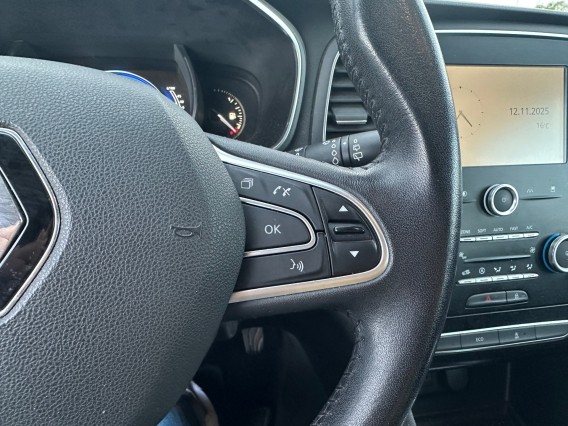 Aperçu de la photo 18 du véhicule RENAULT MEGANE IV BERLINE