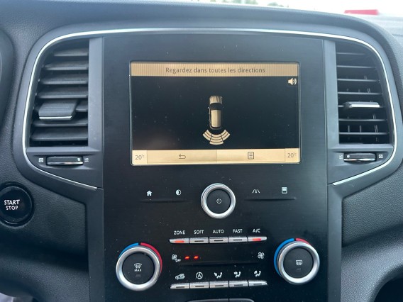 Aperçu de la photo 20 du véhicule RENAULT MEGANE IV BERLINE