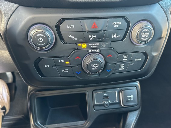 Aperçu de la photo 22 du véhicule JEEP RENEGADE