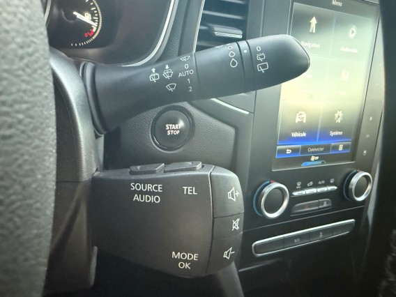 Aperçu de la photo 16 du véhicule RENAULT MEGANE IV BERLINE