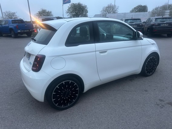 Aperçu de la photo 8 du véhicule FIAT 500e BERLINE MY22 SERIE 1 STEP 1