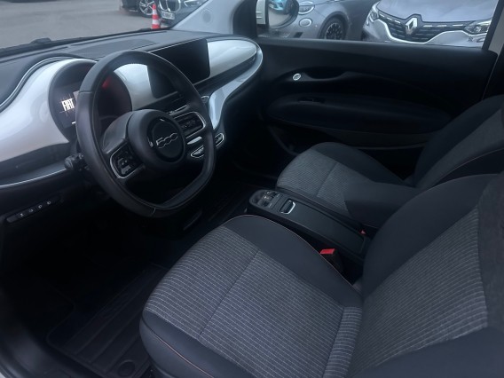 Aperçu de la photo 11 du véhicule FIAT 500e BERLINE MY22 SERIE 1 STEP 1