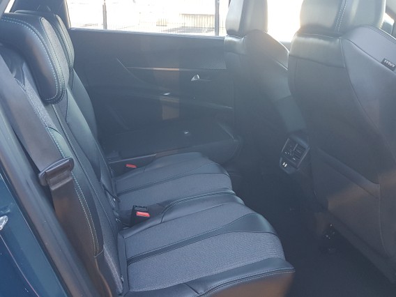 Aperçu de la photo 17 du véhicule PEUGEOT 5008