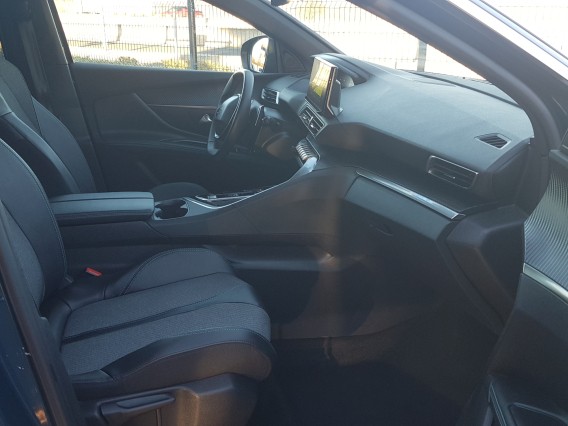 Aperçu de la photo 18 du véhicule PEUGEOT 5008