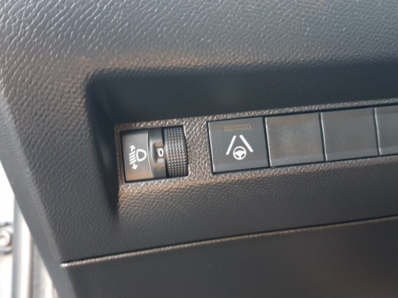 Aperçu de la photo 10 du véhicule PEUGEOT 208