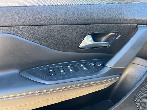 Aperçu de la photo 21 du véhicule PEUGEOT 408