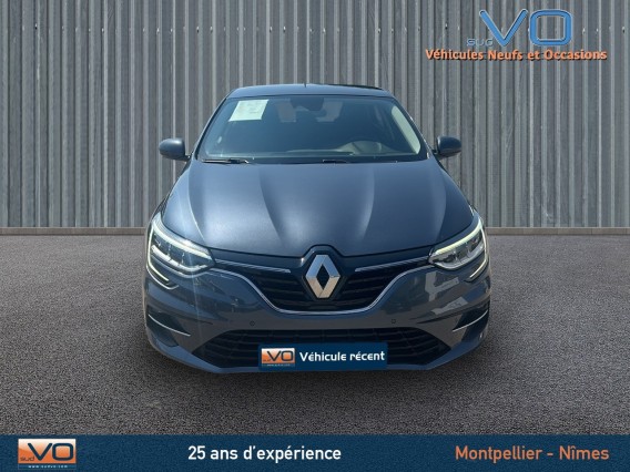 Aperçu de la photo 2 du véhicule RENAULT MEGANE IV BERLINE