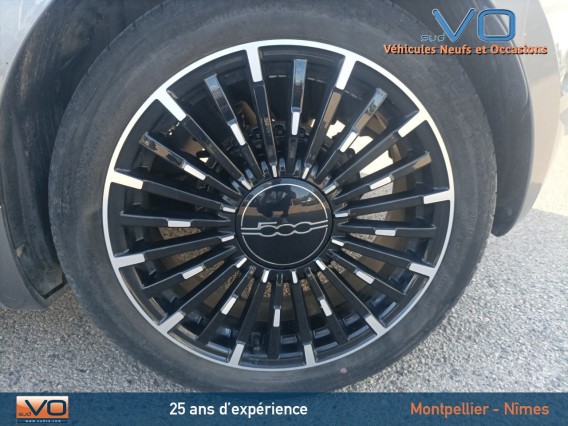 Aperçu de la photo 19 du véhicule FIAT 500e BERLINE