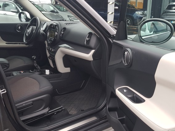 Aperçu de la photo 17 du véhicule MINI COUNTRYMAN F60