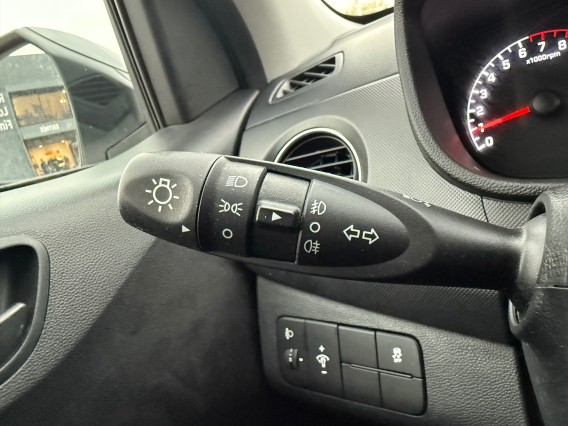 Aperçu de la photo 18 du véhicule HYUNDAI i10