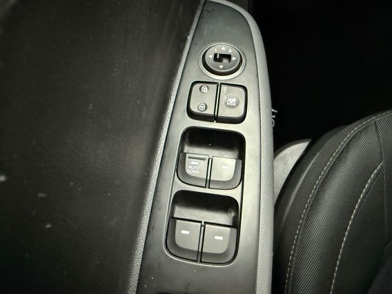 Aperçu de la photo 22 du véhicule HYUNDAI i10