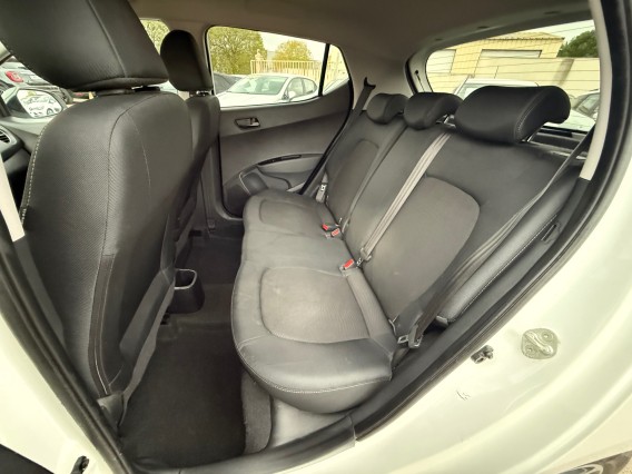 Aperçu de la photo 24 du véhicule HYUNDAI i10