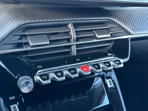 Aperçu de la photo 23 du véhicule PEUGEOT 208