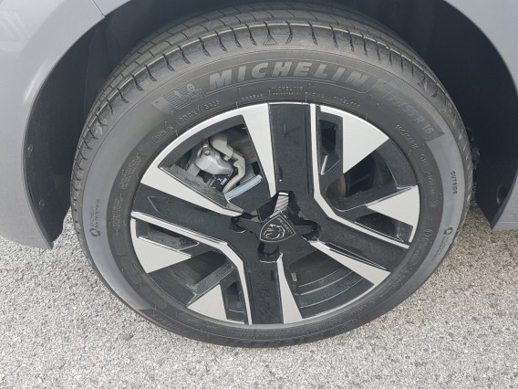 Aperçu de la photo 8 du véhicule PEUGEOT 208