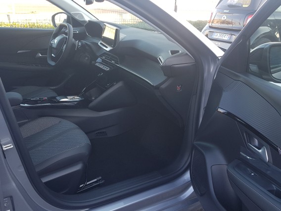 Aperçu de la photo 10 du véhicule PEUGEOT 208