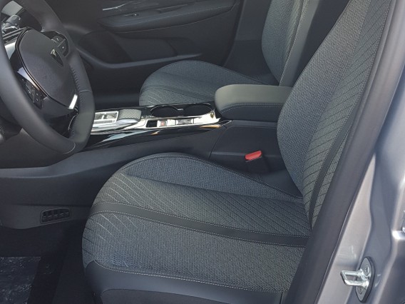 Aperçu de la photo 17 du véhicule PEUGEOT 208