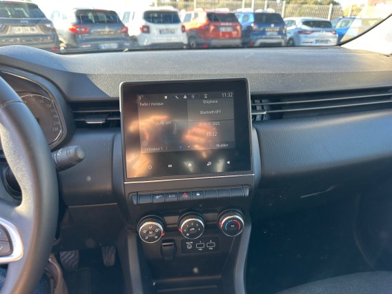 Aperçu de la photo 16 du véhicule RENAULT CLIO V