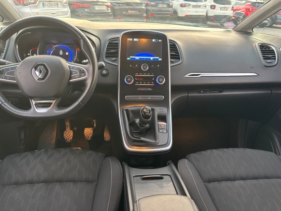 Aperçu de la photo 18 du véhicule RENAULT SCENIC IV