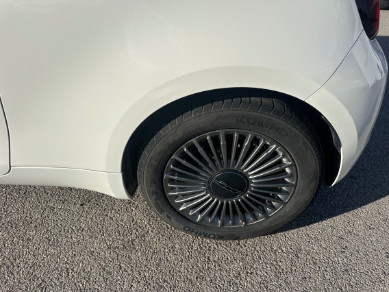 Aperçu de la photo 10 du véhicule FIAT 500e 3+1 MY22 SERIE 1 STEP 2