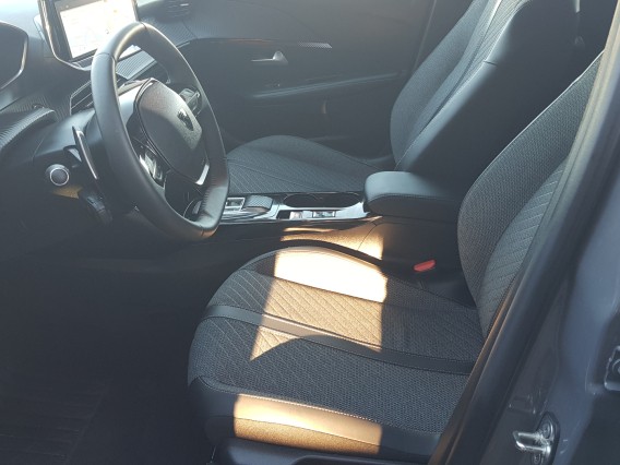 Aperçu de la photo 12 du véhicule PEUGEOT 208