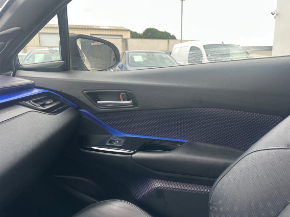 Aperçu de la photo 23 du véhicule TOYOTA C-HR HYBRIDE