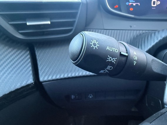 Aperçu de la photo 21 du véhicule PEUGEOT 208