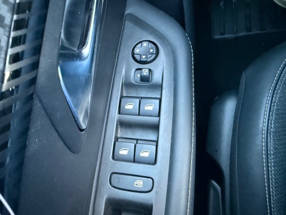 Aperçu de la photo 23 du véhicule PEUGEOT 208