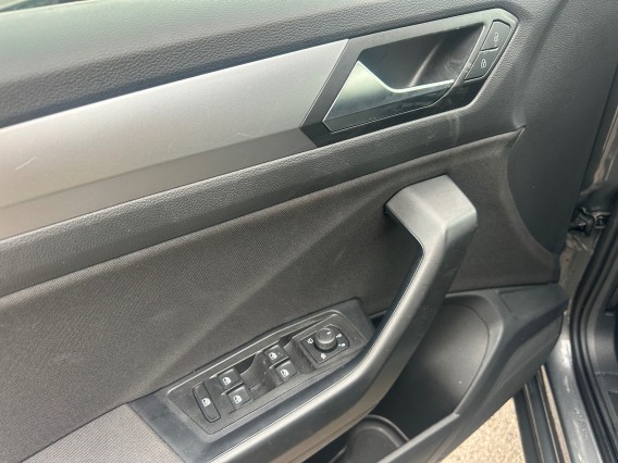 Aperçu de la photo 11 du véhicule VOLKSWAGEN T-ROC