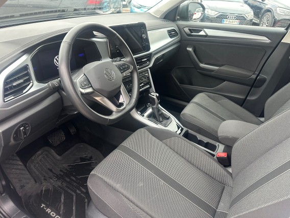 Aperçu de la photo 12 du véhicule VOLKSWAGEN T-ROC