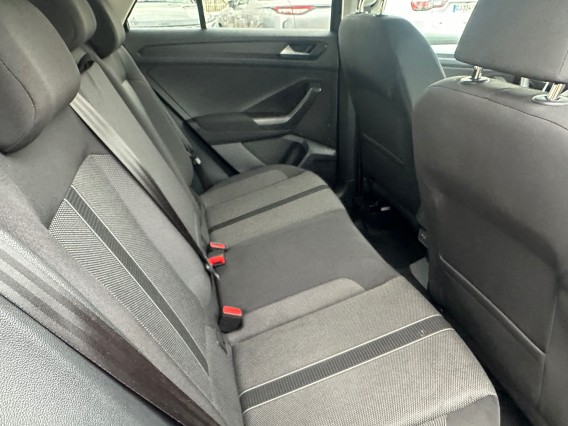 Aperçu de la photo 15 du véhicule VOLKSWAGEN T-ROC