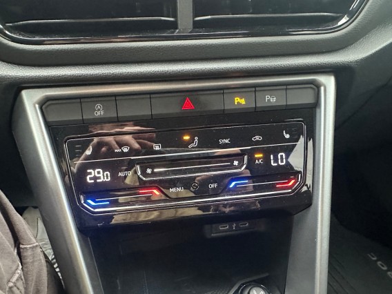 Aperçu de la photo 22 du véhicule VOLKSWAGEN T-ROC