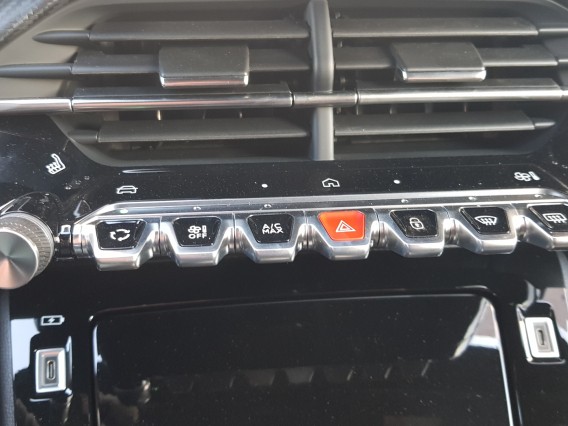 Aperçu de la photo 4 du véhicule PEUGEOT 208