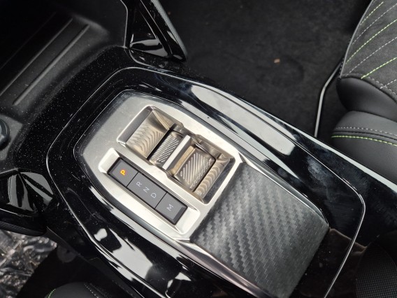 Aperçu de la photo 11 du véhicule PEUGEOT 208