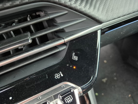 Aperçu de la photo 14 du véhicule PEUGEOT 208