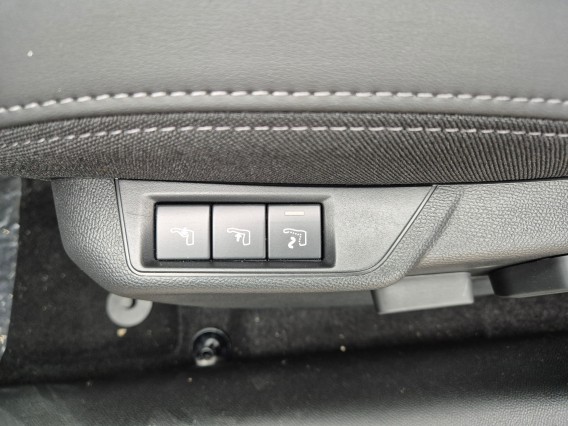 Aperçu de la photo 27 du véhicule PEUGEOT 208