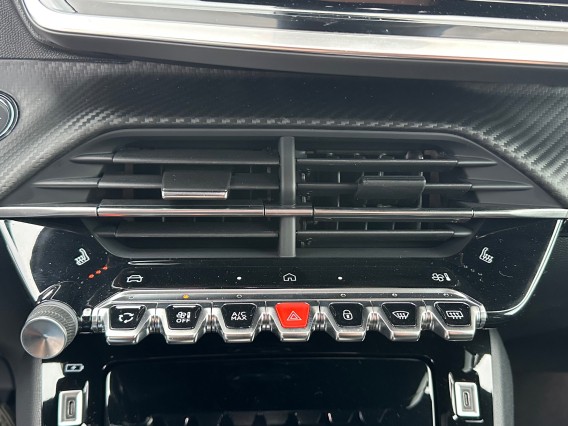 Aperçu de la photo 19 du véhicule PEUGEOT 208