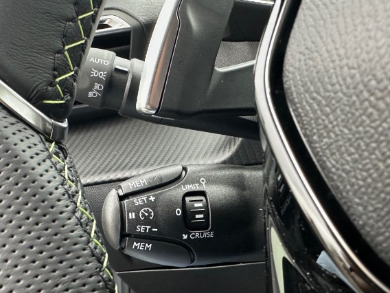 Aperçu de la photo 24 du véhicule PEUGEOT 208