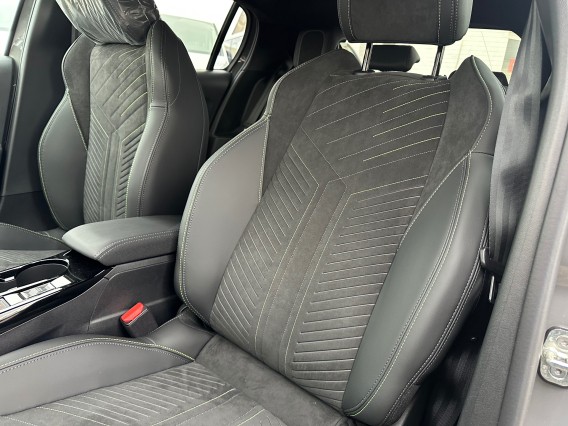 Aperçu de la photo 31 du véhicule PEUGEOT 208