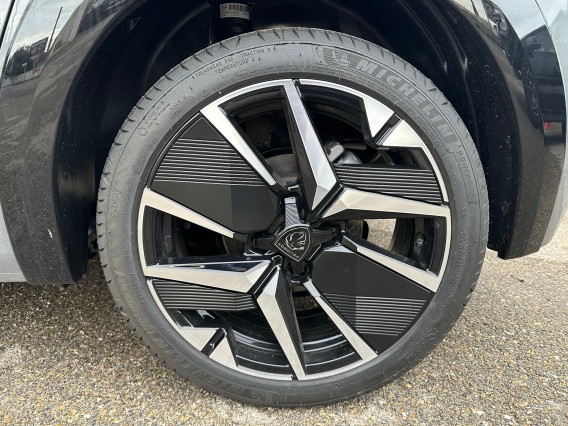 Aperçu de la photo 35 du véhicule PEUGEOT 208