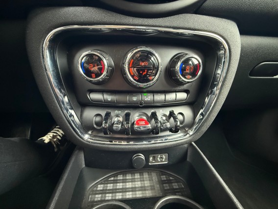 Aperçu de la photo 12 du véhicule MINI CLUBMAN F54