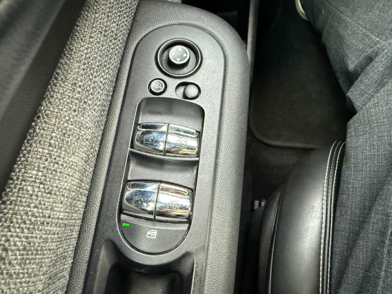 Aperçu de la photo 16 du véhicule MINI CLUBMAN F54