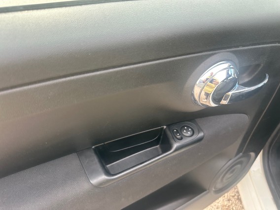 Aperçu de la photo 9 du véhicule FIAT 500