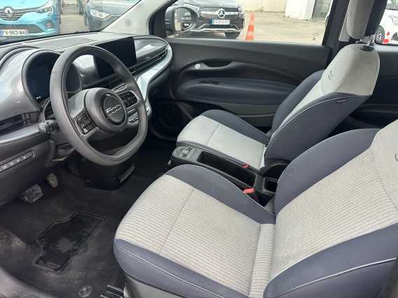 Aperçu de la photo 12 du véhicule FIAT 500e BERLINE MY22 SERIE 1 STEP 2