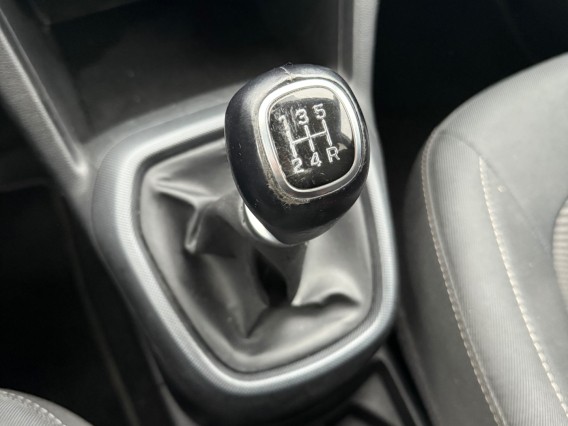 Aperçu de la photo 12 du véhicule HYUNDAI i10