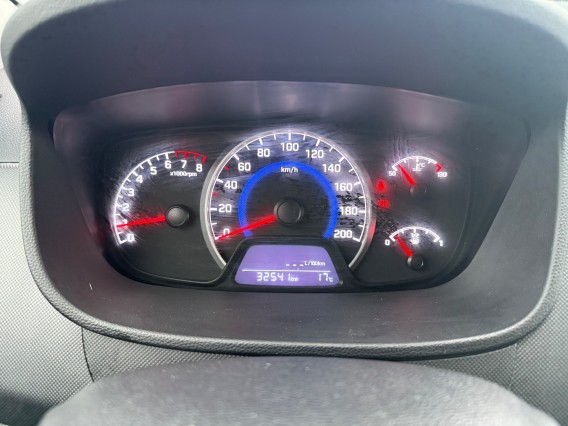 Aperçu de la photo 16 du véhicule HYUNDAI i10